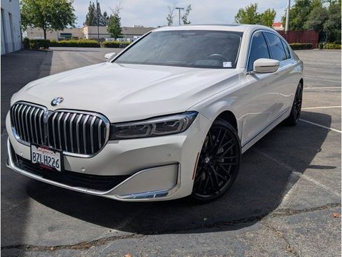 Certified 2022 BMW 750i xDrive w/ Executive Package AWD/4WD image 1