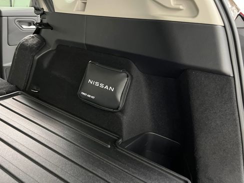 Used 2025 Nissan Rogue SV image 32