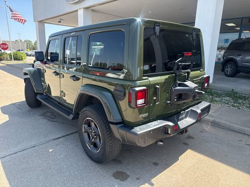 Used 2021 Jeep Wrangler Unlimited Sahara AWD/4WD image 8