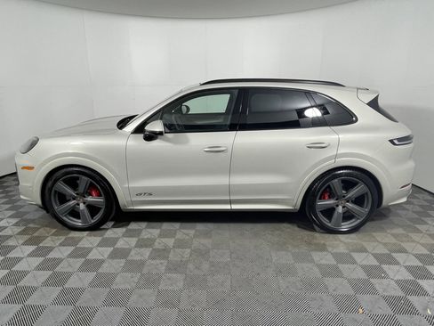 Used 2025 Porsche Cayenne GTS AWD/4WD image 2