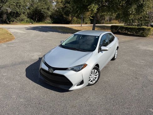 Used 2018 Toyota Corolla LE image 32