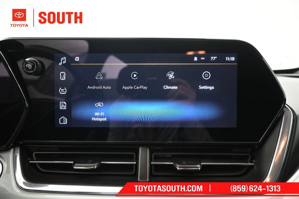 Used 2025 Chevrolet Trax LT w/ LT Convenience Package FWD image 14