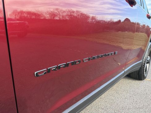 Used 2023 Jeep Grand Cherokee Altitude image 16