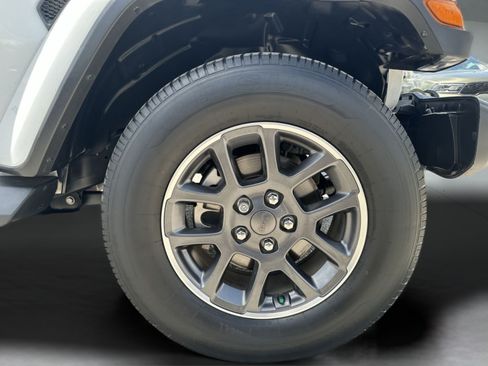 Used 2021 Jeep Gladiator Overland AWD/4WD image 43