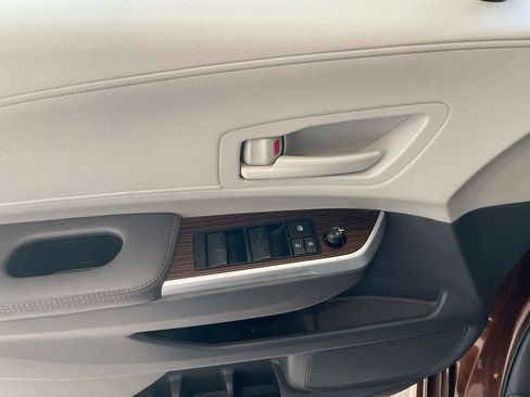 Certified 2023 Toyota Sienna LE image 13