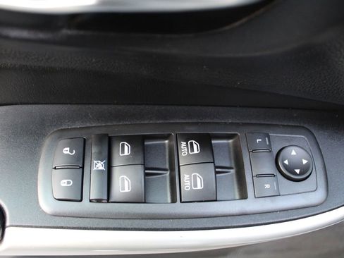 Used 2018 Jeep Cherokee Latitude Plus FWD image 26