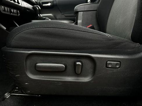 Used 2021 Toyota Tacoma TRD Sport w/ Technology Package AWD/4WD image 27