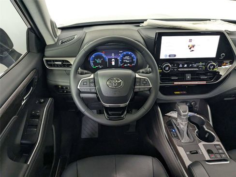 New 2026 Toyota Highlander Limited image 27