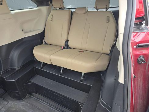 Used 2022 Toyota Sienna XLE w/ XLE Plus Package image 22