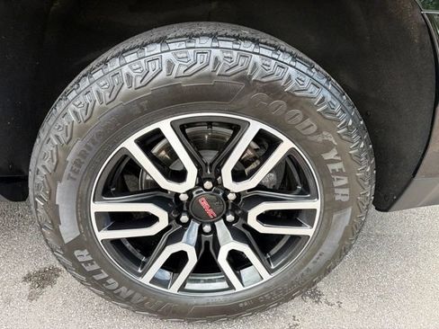 Used 2024 GMC Yukon AT4 w/ Technology Package AWD/4WD image 13
