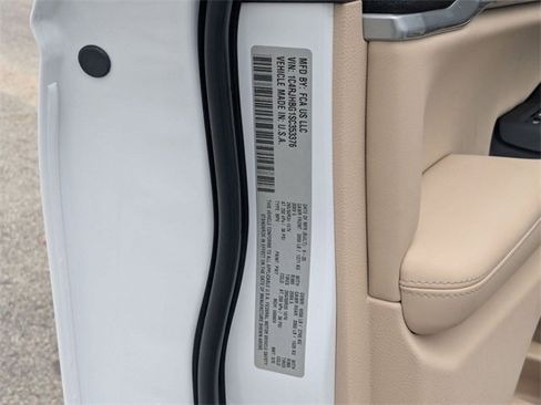 New 2025 Jeep Grand Cherokee Limited w/ Luxury Tech Group II image 42