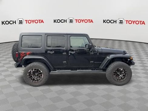 Used 2016 Jeep Wrangler Unlimited Sahara image 9