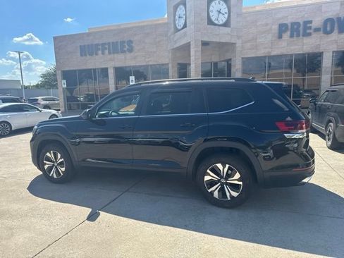 Used 2025 Volkswagen Atlas SE FWD image 2
