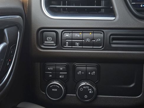 Used 2022 Chevrolet Tahoe LT w/ Luxury Package image 17