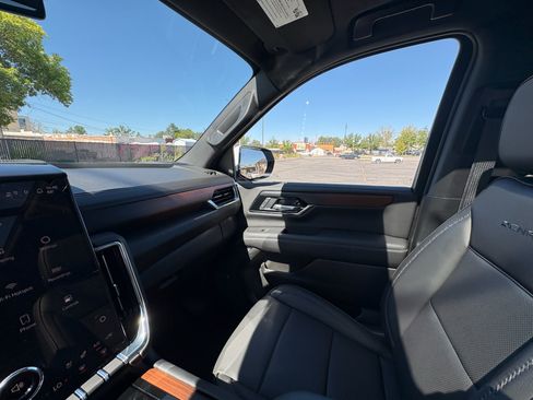 Used 2026 GMC Yukon XL Denali w/ Sun & Power Step Package AWD/4WD image 32