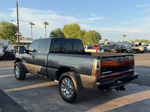 Used 2005 Chevrolet Silverado 2500 LT w/ Heavy-Duty Power Package AWD/4WD image 5