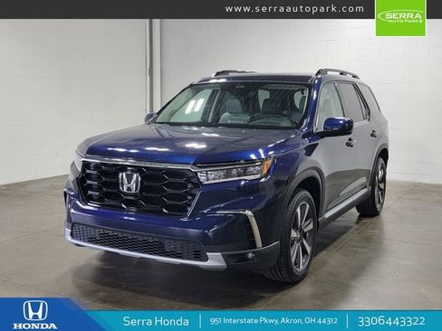 Used 2024 Honda Pilot Touring image 1
