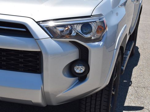 Used 2023 Toyota 4Runner SR5 Premium w/ Moonroof Package RWD image 22