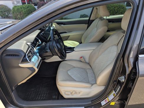 Used 2018 Toyota Camry XLE w/ Audio Package FWD image 10