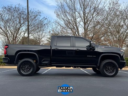 Used 2025 Chevrolet Silverado 2500 ZR2 w/ Technology Package image 2