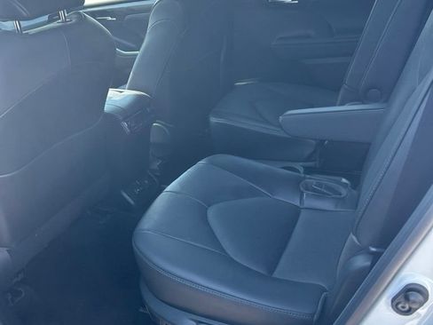 Used 2022 Toyota Highlander Platinum FWD image 8