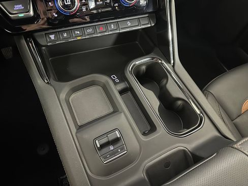 Used 2025 GMC Sierra 3500 AT4 w/ AT4 Premium Plus Package AWD/4WD image 19