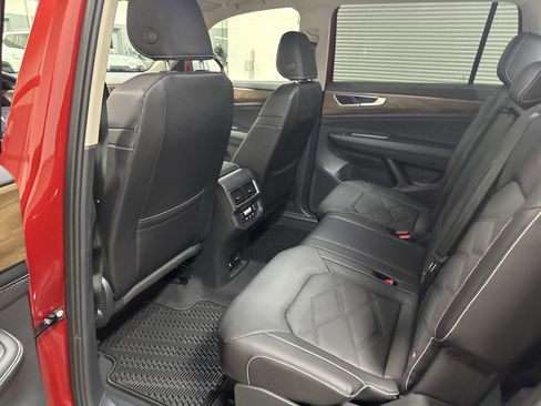 New 2025 Volkswagen Atlas SE image 29