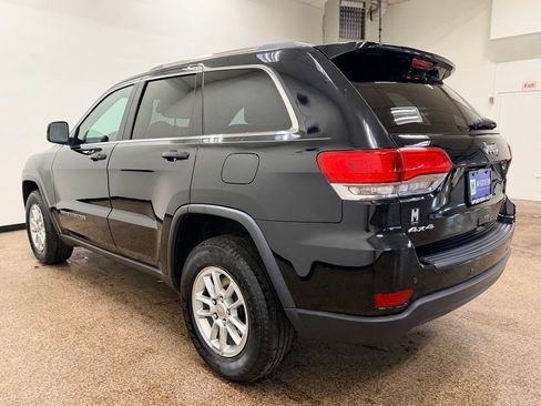 Used 2019 Jeep Grand Cherokee Laredo AWD/4WD image 3