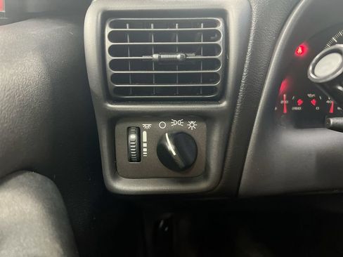 Used 2002 Chevrolet Camaro Z28 RWD image 17