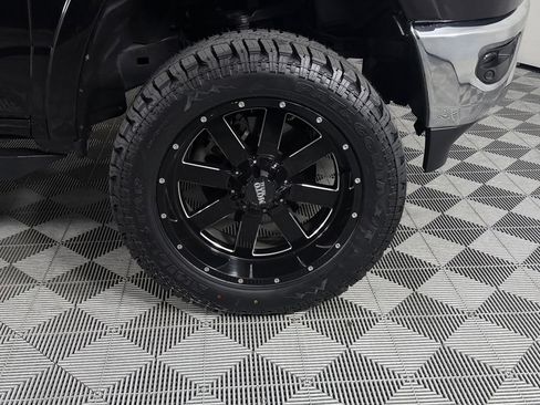 Used 2019 RAM 1500 Laramie AWD/4WD image 12