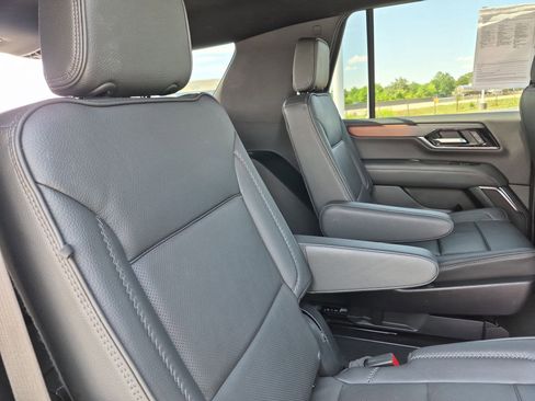 Used 2025 GMC Yukon Denali RWD image 34