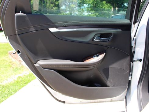 Used 2014 Chevrolet Impala LT w/ Convenience Package FWD image 29