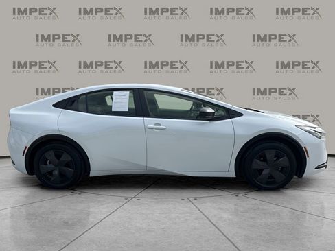 Used 2025 Toyota Prius LE image 6