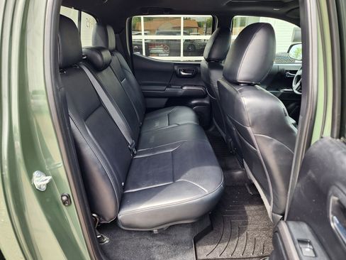 Used 2022 Toyota Tacoma TRD Off-Road w/ TRD Premium Off Road Package AWD/4WD image 12