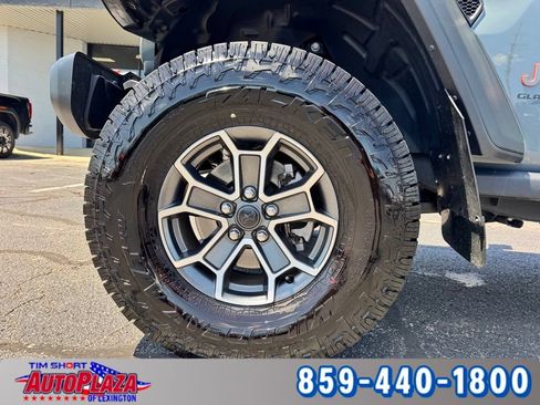 Used 2025 Jeep Gladiator Mojave w/ Convenience Group AWD/4WD image 6