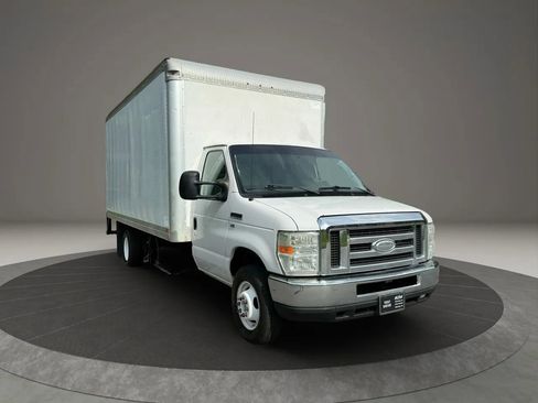Used 2015 Ford E-350 and Econoline 350 Super Duty image 3