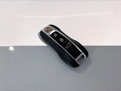 Used 2025 Porsche Cayenne Turbo image 36