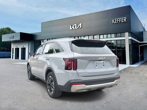 Used 2024 Kia Sorento S w/ Panoramic Sunroof Package FWD image 6