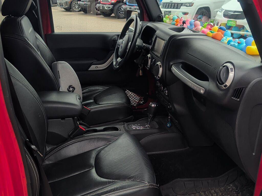 Used 2014 Jeep Wrangler Unlimited Rubicon w/ Dual Top Group AWD/4WD image 5
