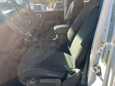 Used 2020 Jeep Gladiator Rubicon image 7