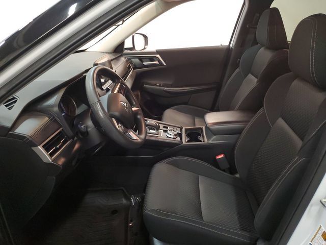 Used 2024 Mitsubishi Outlander ES AWD/4WD image 11
