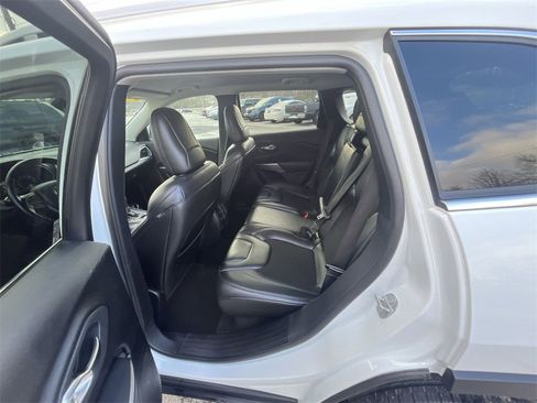 Used 2021 Jeep Cherokee Latitude Plus image 21