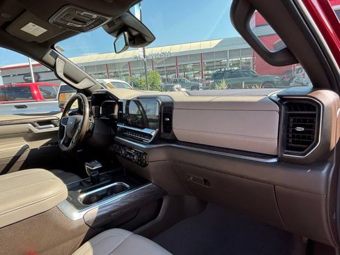 Used 2024 Chevrolet Silverado 1500 LTZ AWD/4WD image 26
