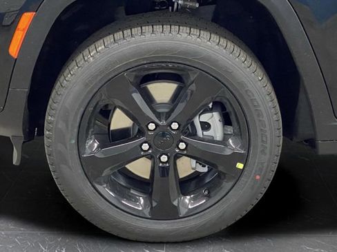 New 2025 Jeep Grand Cherokee L Limited w/ Black Appearance Package image 41