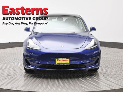 Used 2019 Tesla Model 3 Standard Range image 2