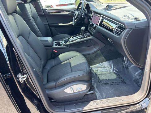 Used 2024 Porsche Macan AWD/4WD image 16