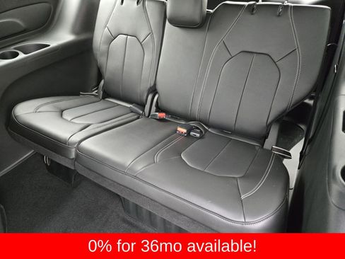 New 2026 Chrysler Pacifica Select AWD/4WD image 30