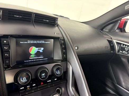 Used 2017 Jaguar F-TYPE R image 17