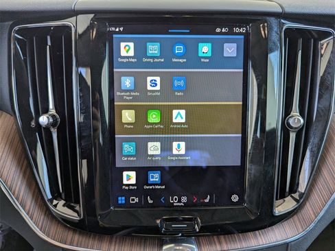 Used 2023 Volvo XC60 B5 Plus w/ Protection Package Premier image 25