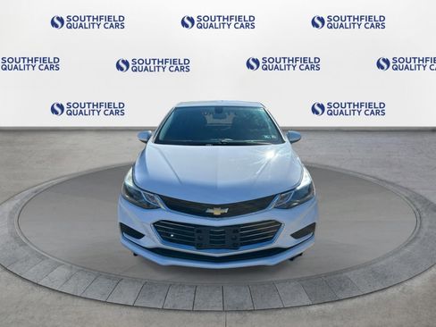 Used 2017 Chevrolet Cruze LT image 9